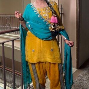 Indian Wedding Outfit/Lehnga/Suit - Yellow Suit w Teal Embroidered Dupatta (3pc)